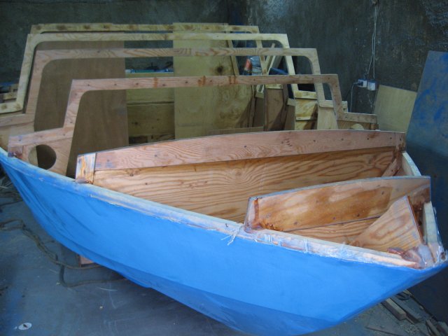 «Сом» — мотолодка, сшитая из фанеры. Постройка лодки методом «сшей и склей»