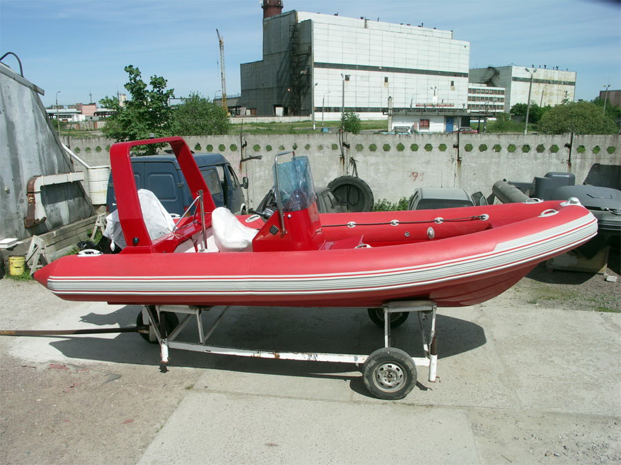 Чем отличается лодка от катера. Отличие лодки от катера. Rx600 Rib HSC. Моторная лодка и катер в чем отличие.